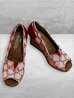 TOMS Scarlet Multi Cross Stitch Red & White Patterned Wedge Peep-Toe Shoes W 6.5